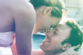 女人决定放弃情人，会做这3个小动作图片