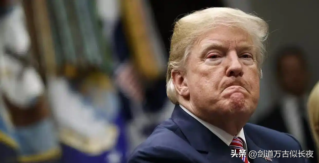 在空军一号上，特朗普再次对台湾问题表态，用到“非常危险”4字