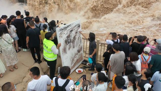 壶口瀑布景区，单日客流量突破1.46万人次！