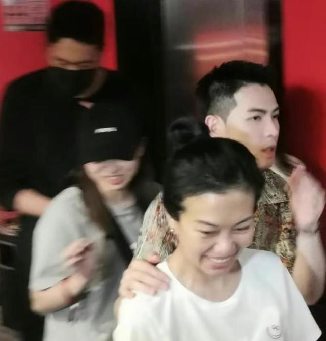 Jam Hsiao and his wife appeared without makeup. The 50yearold wife