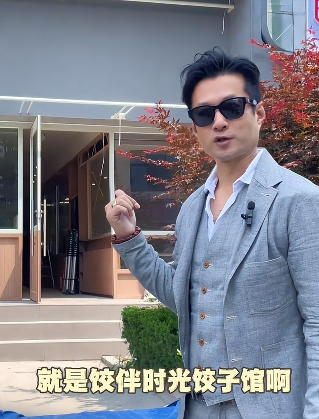 53岁仍未婚，有北京户口却为母亲定居青岛，谭凯坦言从没后悔过