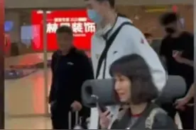 球迷辱骂广东队？绝对不可能，索嗨嗨不是欢迎吗？广东全场索嗨嗨图片