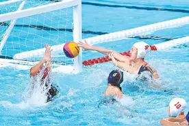 奥运尺度最大项目，水球比赛扯内裤，泳池走光一片被播出！图片