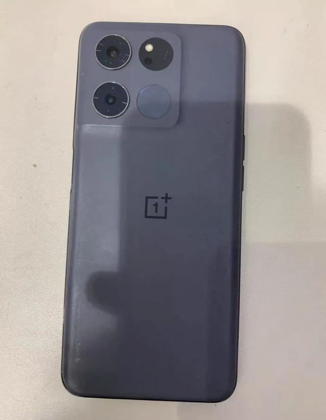 499元的安卓备用机，搭载120Hz LCD高刷屏，性能不输骁龙888