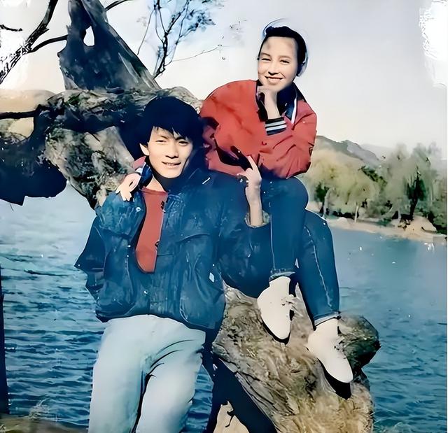 她19岁与导演私奔，在地下室裸婚连生3胎，今被丈夫用7部剧捧红