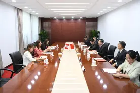 倪虹会见秘鲁住房、建设和用水部部长阿尼娅·佩雷斯·德奎利亚尔图片