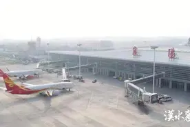 “深=襄”加班延续至月底！“双节”假期襄阳机场保障旅客4.8万人次图片