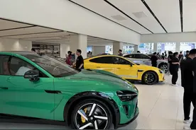 小米YU7提车要等一年，数百人联名要求退定金，销售称实际交付可能提前图片