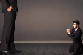 公司开会迟到了，老板当场让我滚怎么办？大家是这样说的图片