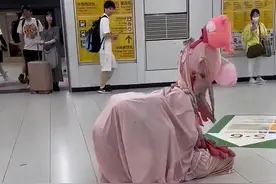 东京新宿站惊现“不明生物”？！图片