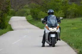 经常有摩友问：你开摩托车最多开多少码？图片