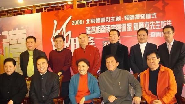 2006年，李菁拜师胜杰为师，常宝华称赞李菁，是学者型的相声演员