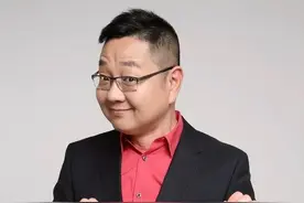 从“央视名嘴”到“跳梁小丑”，跌下神坛的张绍刚究竟有多荒唐图片