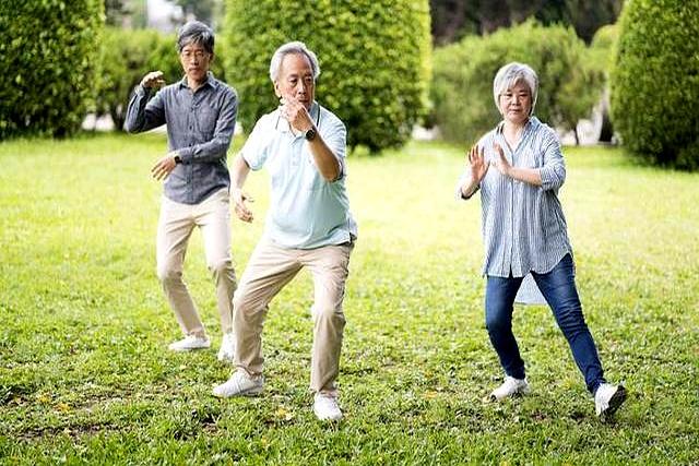 “经常运动”被推翻？医生建议：过了60岁，最好保持5个锻炼习惯