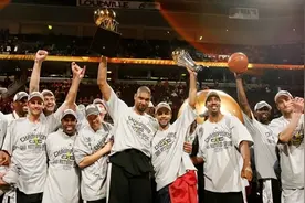 07年马刺夺冠，邓肯总决赛18.3分11.5板2.3帽，为何帕克当选FMVP图片