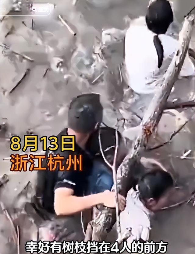 4名游客卷入钱塘江！迅速被冲散，记者曝全过程，没一个值得同情