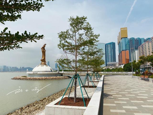 澳门海边竟然有一尊“观音像”，风格很特别，好多游客还不知道？