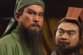 虎牢关外，若刘备不捣乱，仅靠关羽张飞二人，多少回合可斩吕布？图片