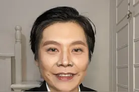 炸裂！“女版山寨雷军”全网走红：仿妆界的神，出现了！图片