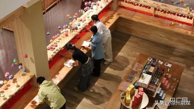 甘肃文旅新玩法大赏！去沙漠种树、当“壁画师”、看万面镜子追太阳……