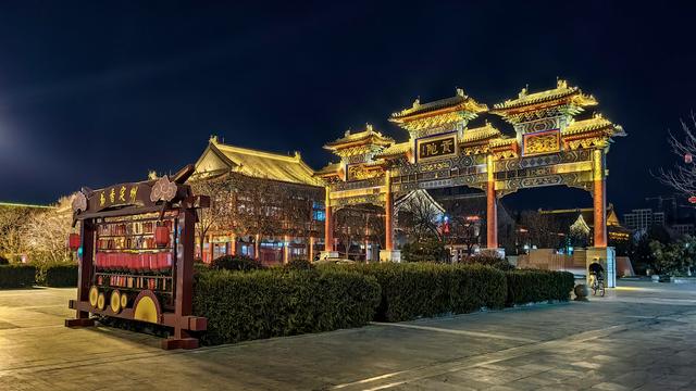 河北定州：古城夜色灯光璀璨 美轮美奂