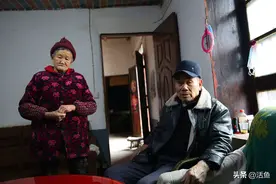 老人从山村领回一老太太，儿子不接纳，她离世后儿子方知她是母亲图片