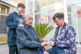 很暖心！39年来，靖江祖孙三代照顾无依无靠的聋哑邻居图片