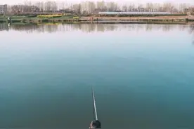 钓鱼该当何罪？贪心钓友因得罪放生者差点挨打，看看钓与放的因果图片