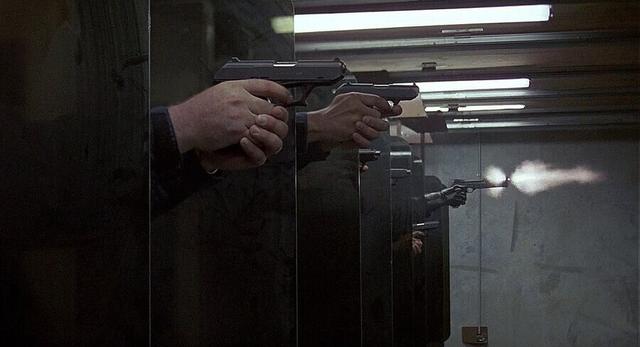 好莱坞的军火库：深度揭秘“机械战警”的武器选用与改装