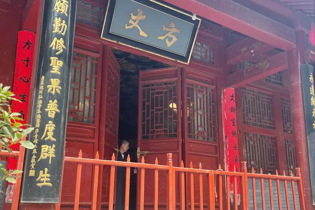 少林寺换方丈已1个月，9990元高价香刚被摒弃，就有恶心一幕出现