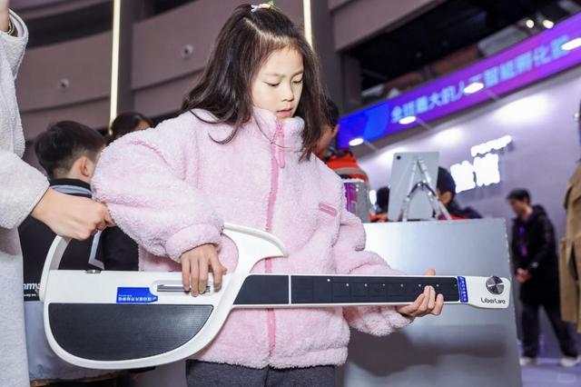 在快节奏时代，他们用科技为普通人造了一座“情绪充电站”