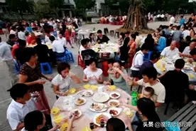 为啥现在的人宁愿掏钱，也不愿意喊上邻居帮忙？这背后有啥门道？图片