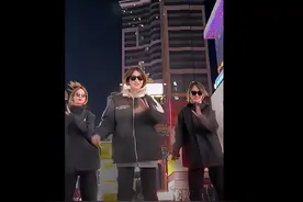 精神小妹成网红,一句话引来追求者们百人大战,起因只是一段社会摇图片