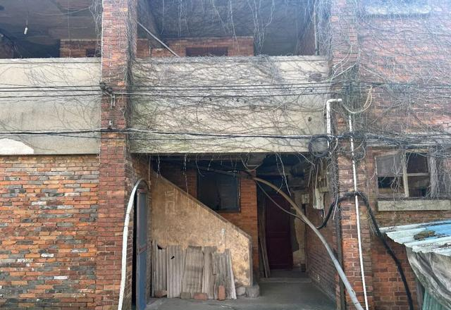 南京南郊山区被时间封印30余年的“矿山小镇”