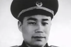 1978年，王近山临终之际，将最小儿子托付给郭涛：让他到军队锻炼图片