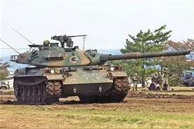 日本74式主战坦克退役图片