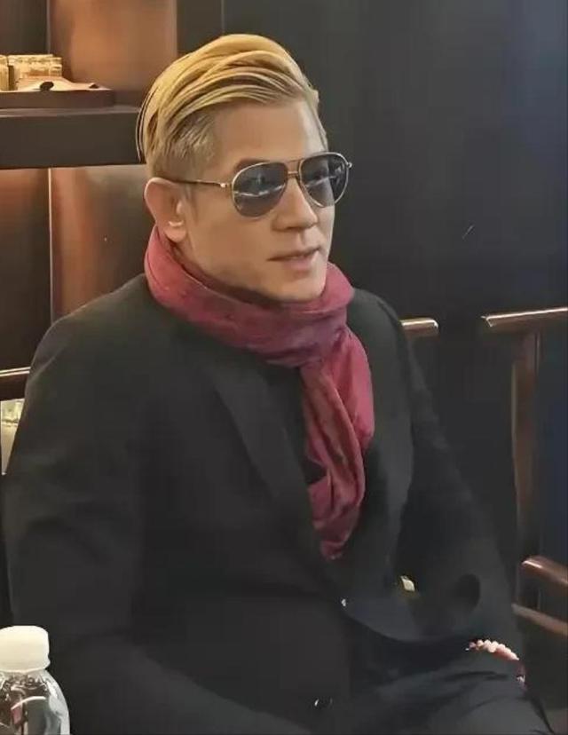 这应该是郭富城最想删掉的照片吧！方媛看到了会吃醋吗？