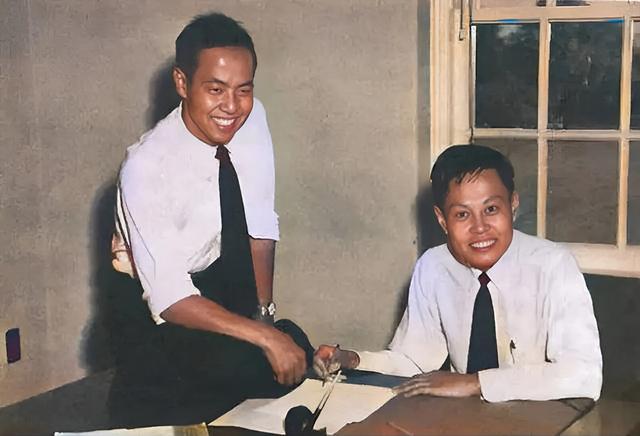 2021年，99岁杨振宁与72岁岳母罕见出镜，头发黑了，翁帆有些发福