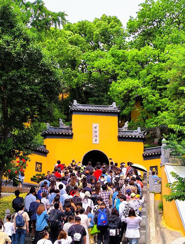 南京五一挤爆了，但我想不通：它凭什么？