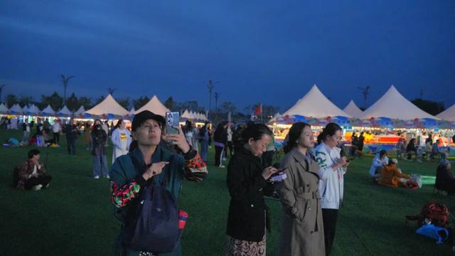 夜幕乐章：街头音乐会奏响幸福旋律——“潮流向北 春城焕新”报业主流媒体看长春青春蝶变系列报道之二