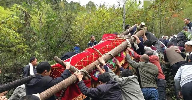 火葬或将被淘汰？新型丧葬方式已落地实施，很多人却表示无法接受