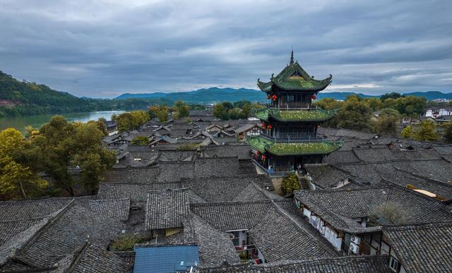 四川一景区火了！16 亿砸出 280 亩古城，想超过乌镇周庄？