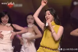 硬刚假唱！江苏卫视真唱跨年：单依纯晋级唱功大魔王，周深修音响图片