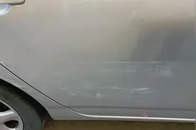 为何老司机满车刮痕却不处理？修车老师傅：不修，才是聪明人图片