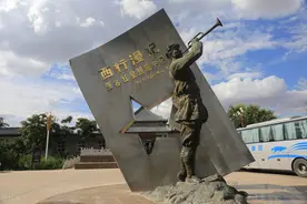 红军西征，为何打不过马家军？1948年，彭总的100挺机枪教其做人图片