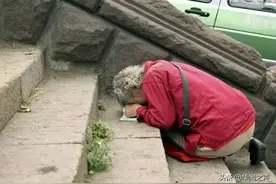 凭高分考入名校，服从调剂后学费暴涨到家庭破产 只能让孩子再复读图片