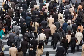 帮你找工作的猎头，也快失业了图片