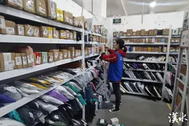 80万“小蛮驴”来了！全市首辆校园无人快递车忙疯图片