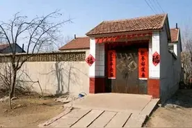 俗语“不怕门对门，就怕牙咬门”，说的是什么意思？有没有道理图片