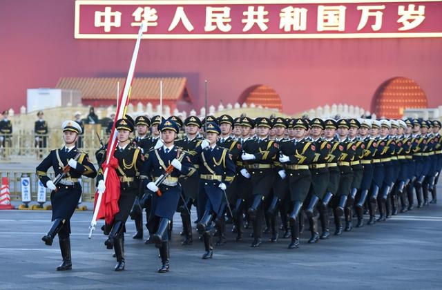 天安门旗台下为啥要装一台空调？明明哨兵都享受不到，看完才明白